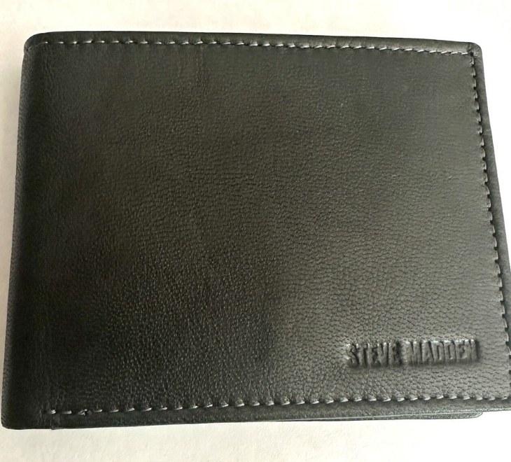 Qara dəri pulqabı itib (Steve Madden)