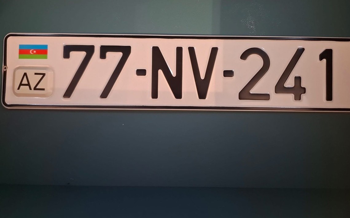 77-NV-241 avtomobil qeydiyyat nişanı itib